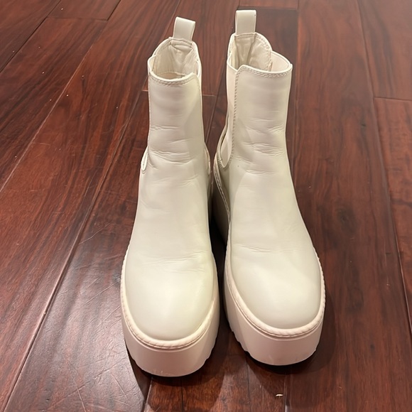 Nine West ivory wedge booties size 6.5 - Picture 2 of 3